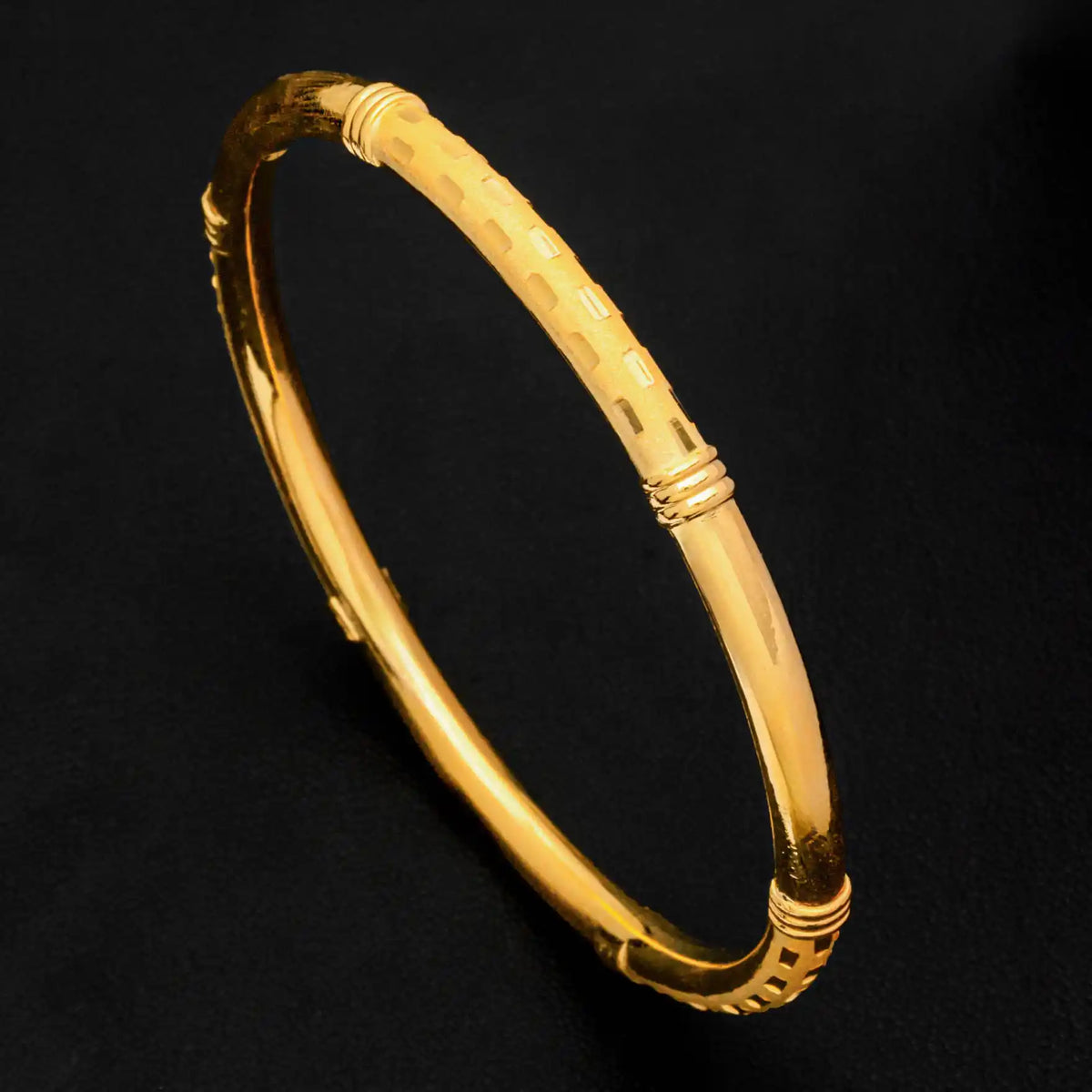 Cap End Slim Bangle Gold Layered