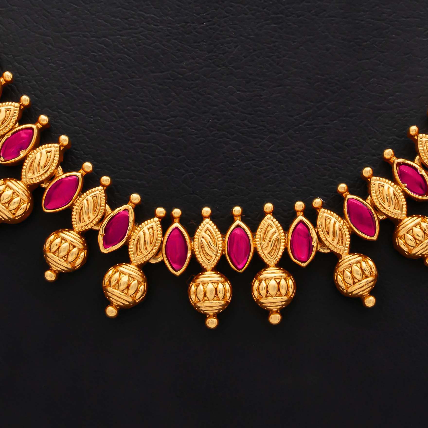 GERU STONE NECKLACE WITH GOLDEN STUD PSGRNSSR24R-036, PSGRHSTSR27R-061