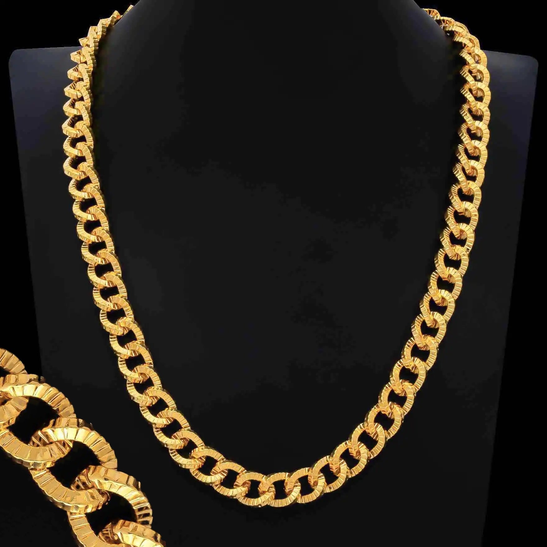 Curb Heavy Broad Chain Gold Layered