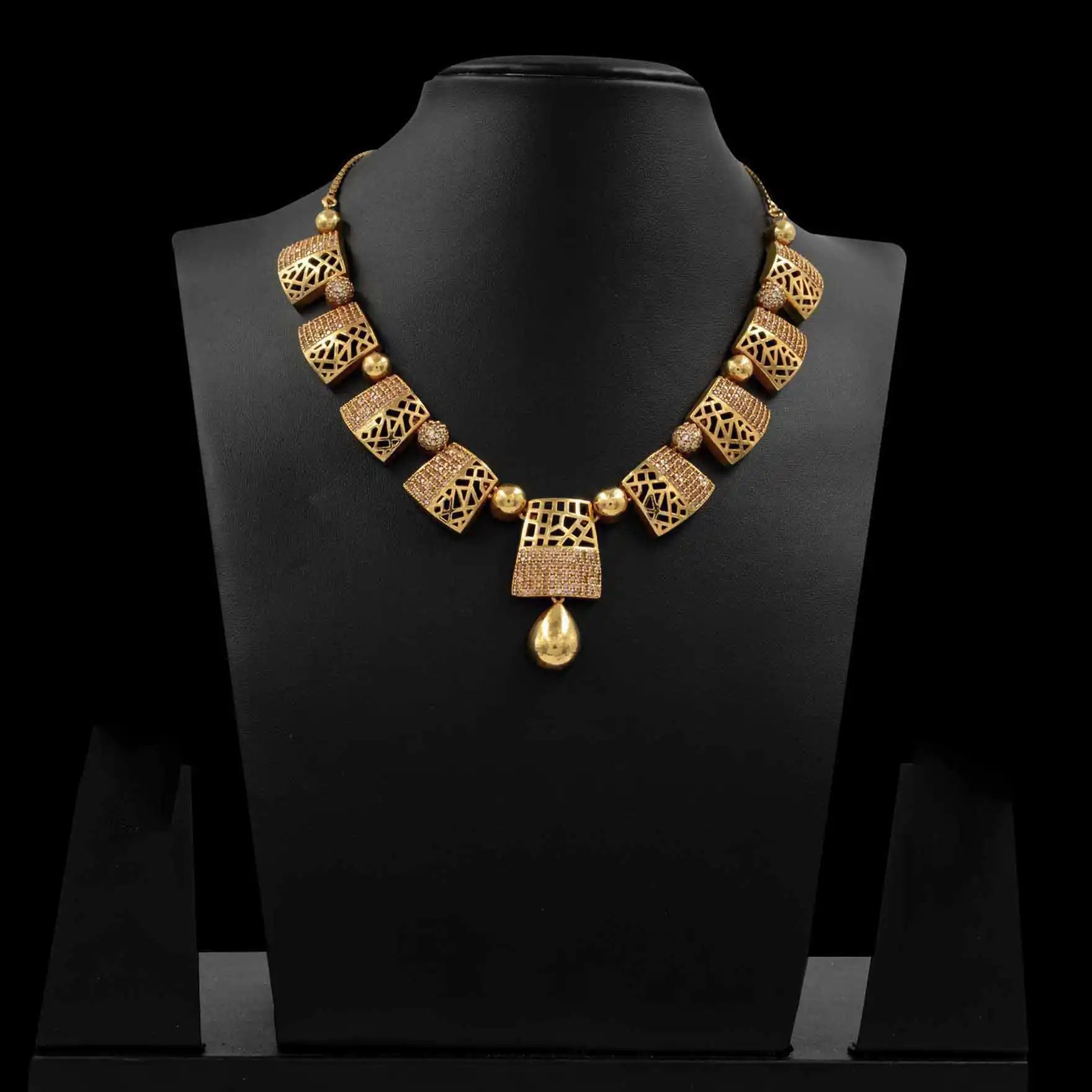 Gheru Finish Stone Necklace
