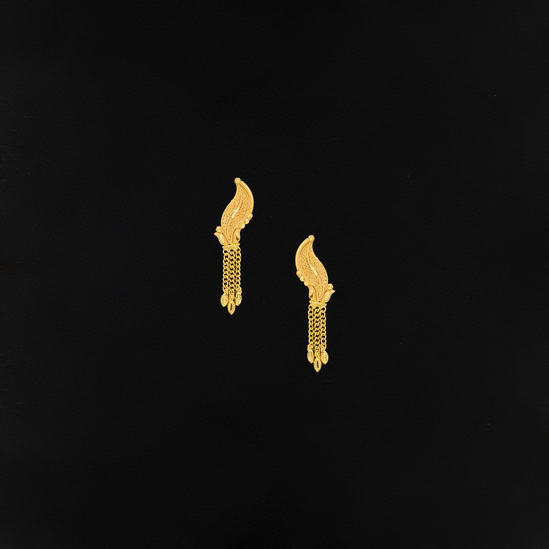 GOLDEN HANGING STUD PGHST67-001
