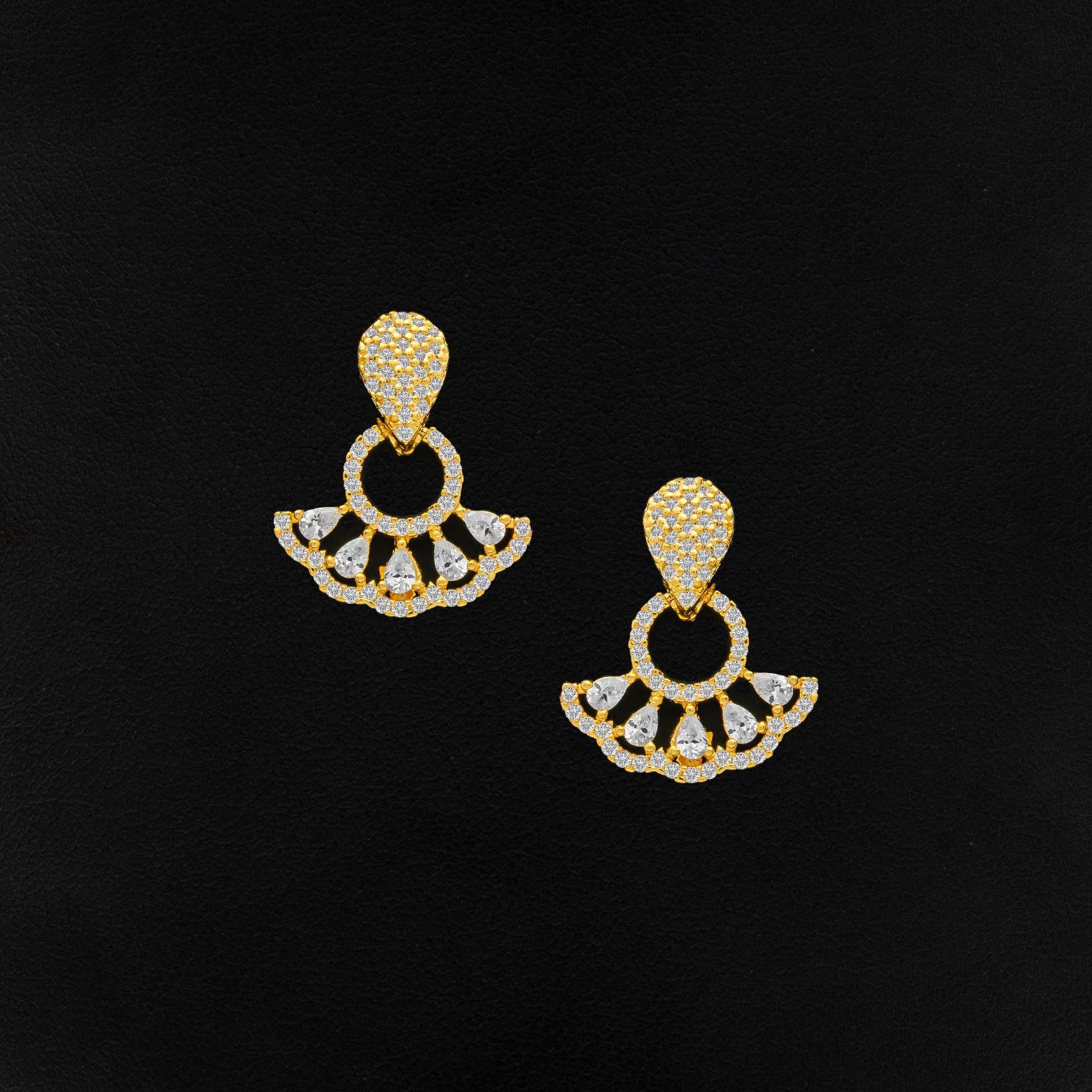 GOLDEN HANGING STUD PSHST119W-061