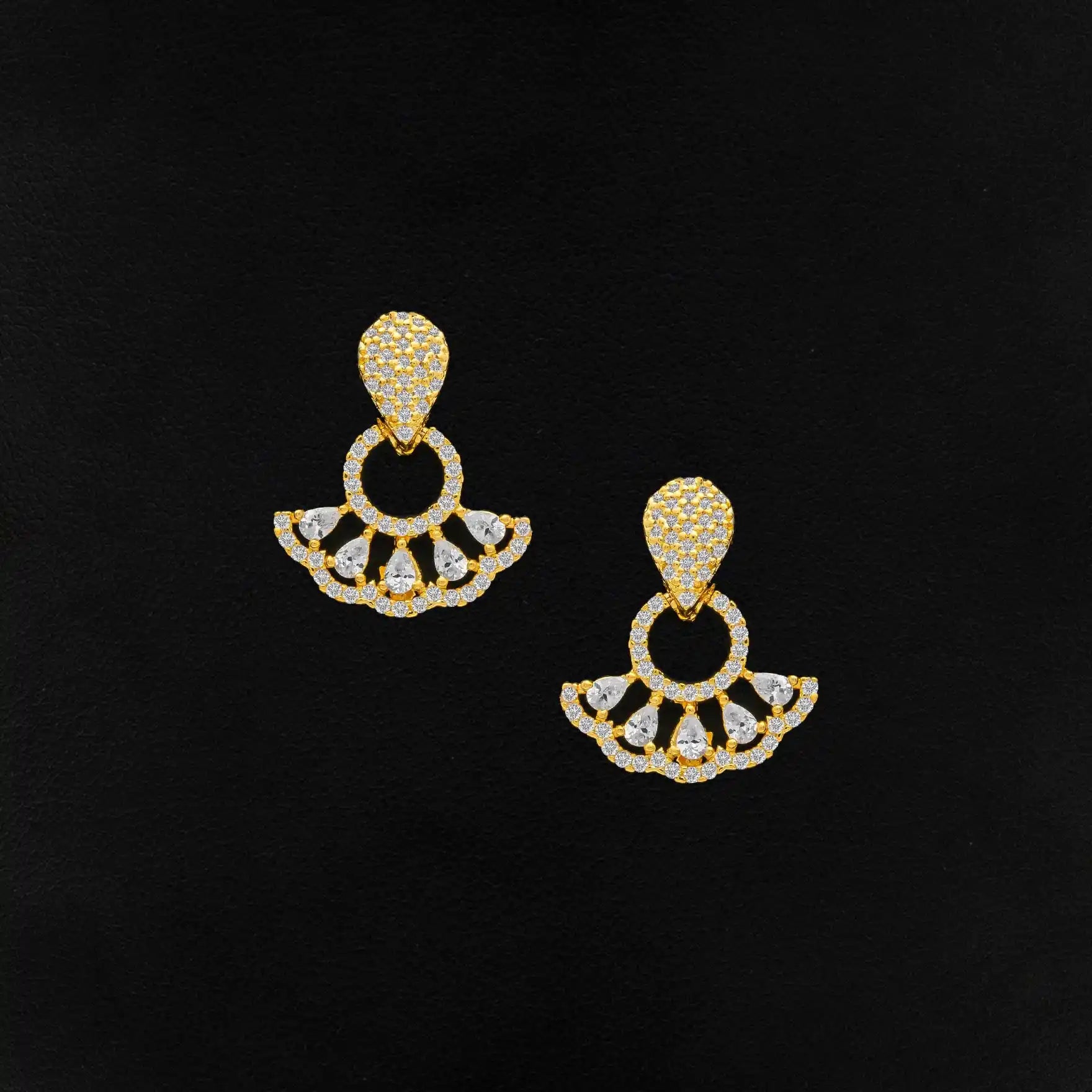 GOLDEN HANGING STUD PSHST119W-061