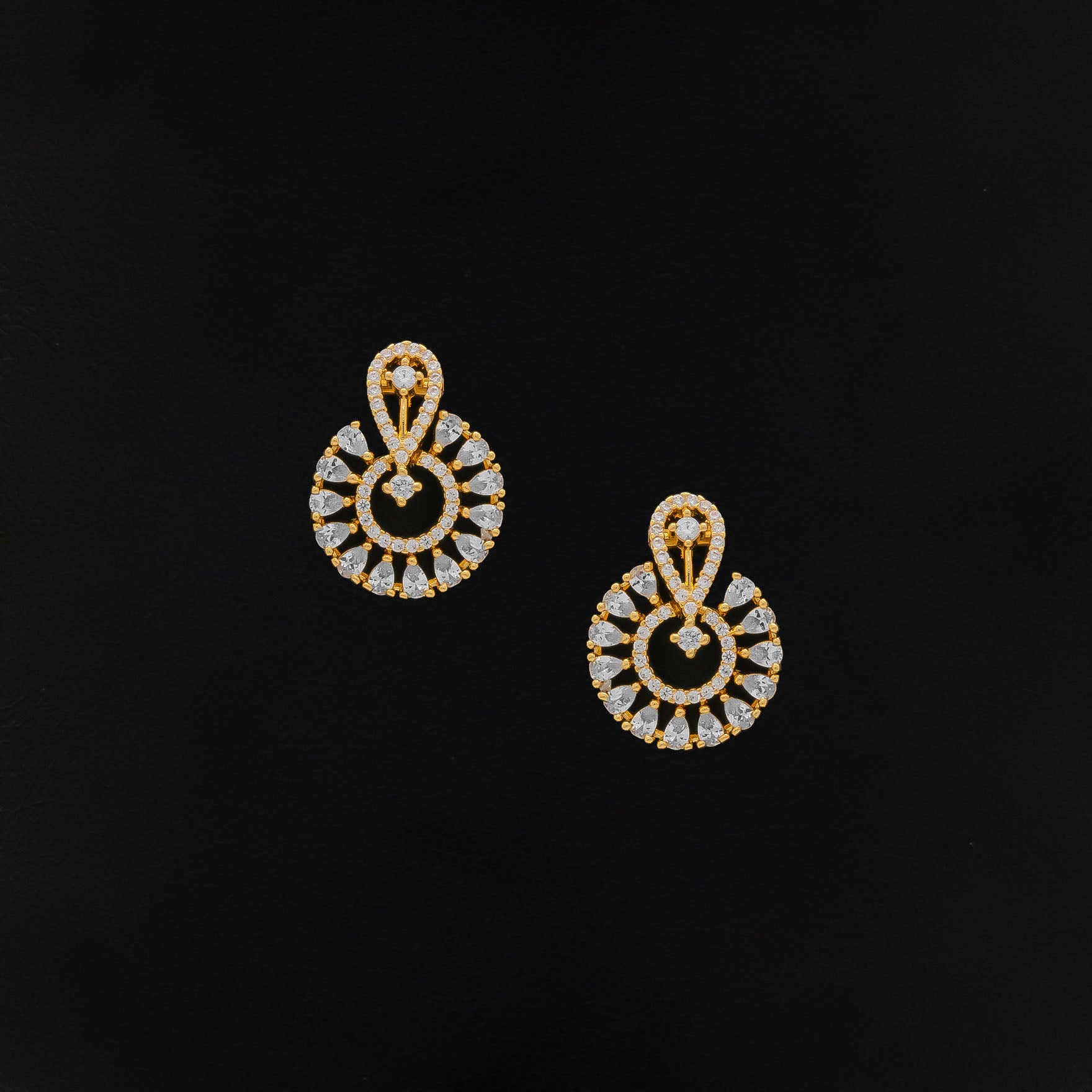 GOLDEN HANGING STUD PSHST120W-061