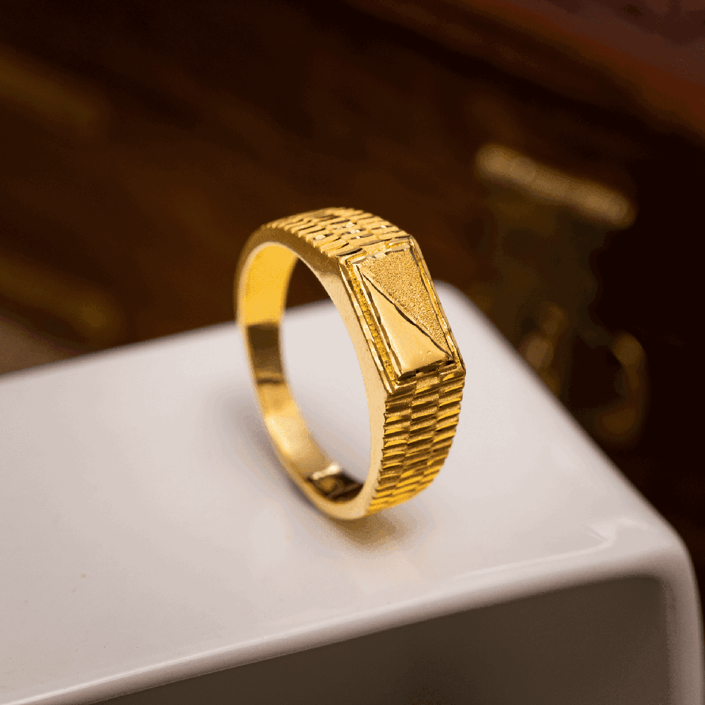 Gents Golden Ring PGGR1-081 - Parakkat Jewels