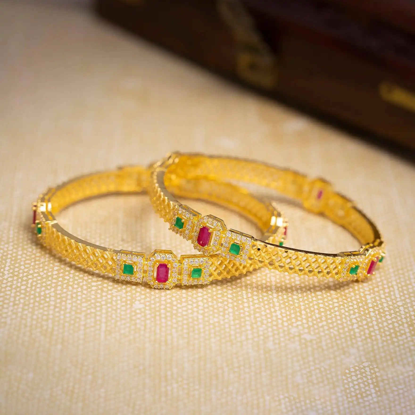 Stone Bangle PSB28WRG-052 - Parakkat Jewels