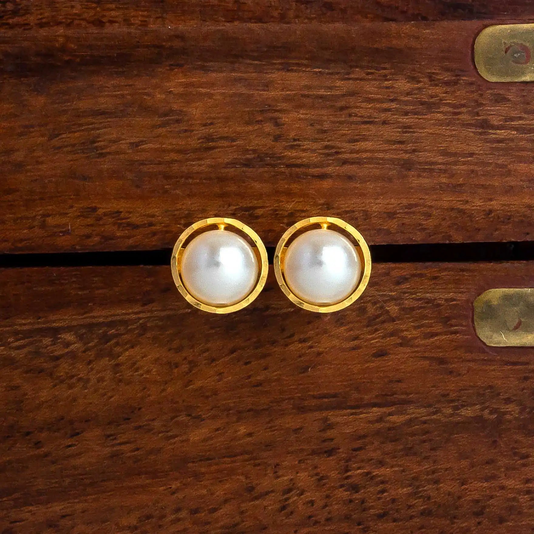 Stunning Stone Gold Layered Studs Round Shaped