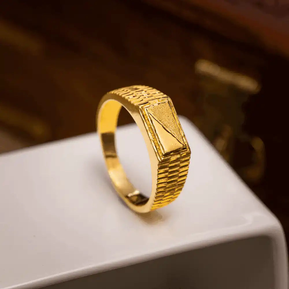 Gents Golden Ring PGGR1-081 - Parakkat Jewels
