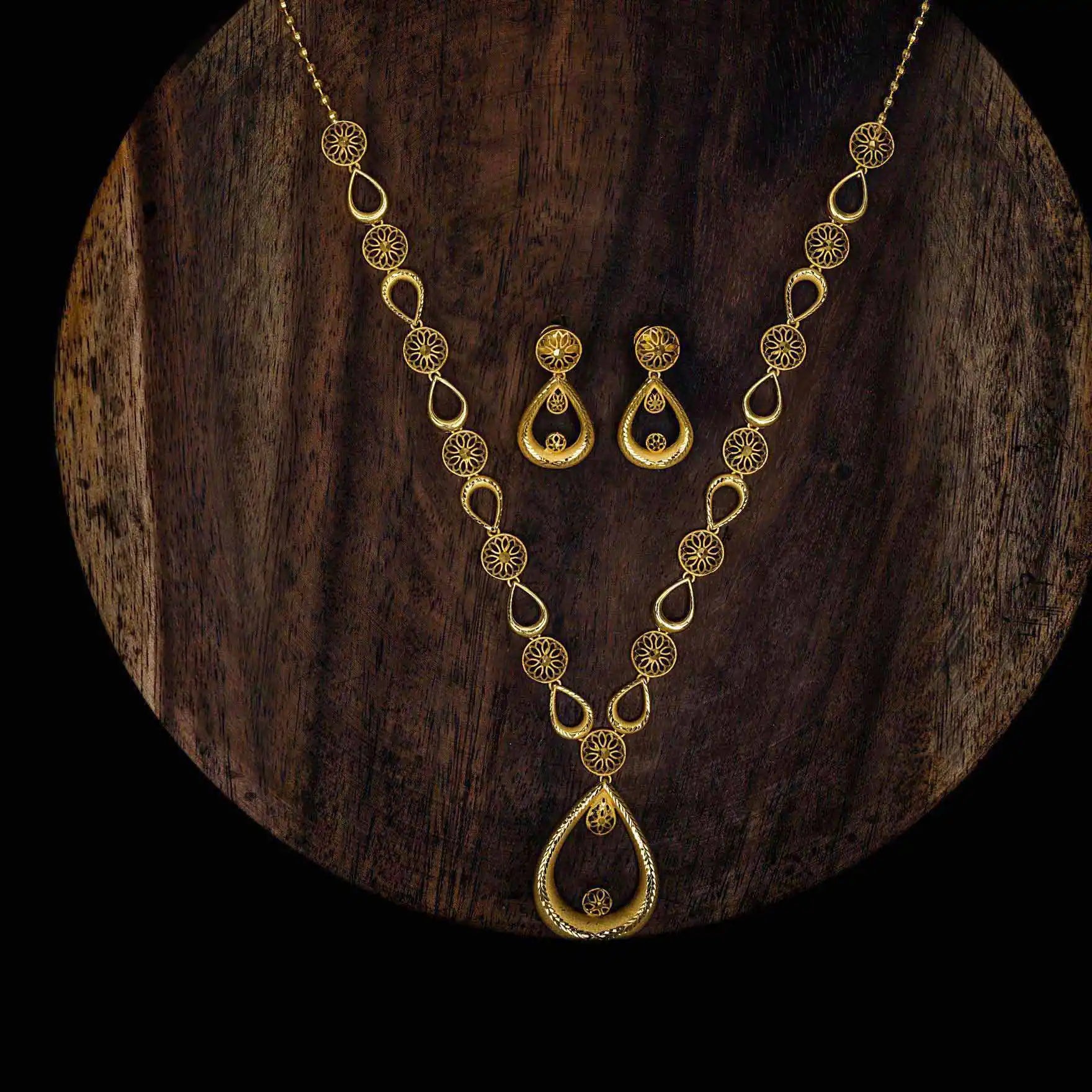 Golden Necklace - Parakkat Jewels