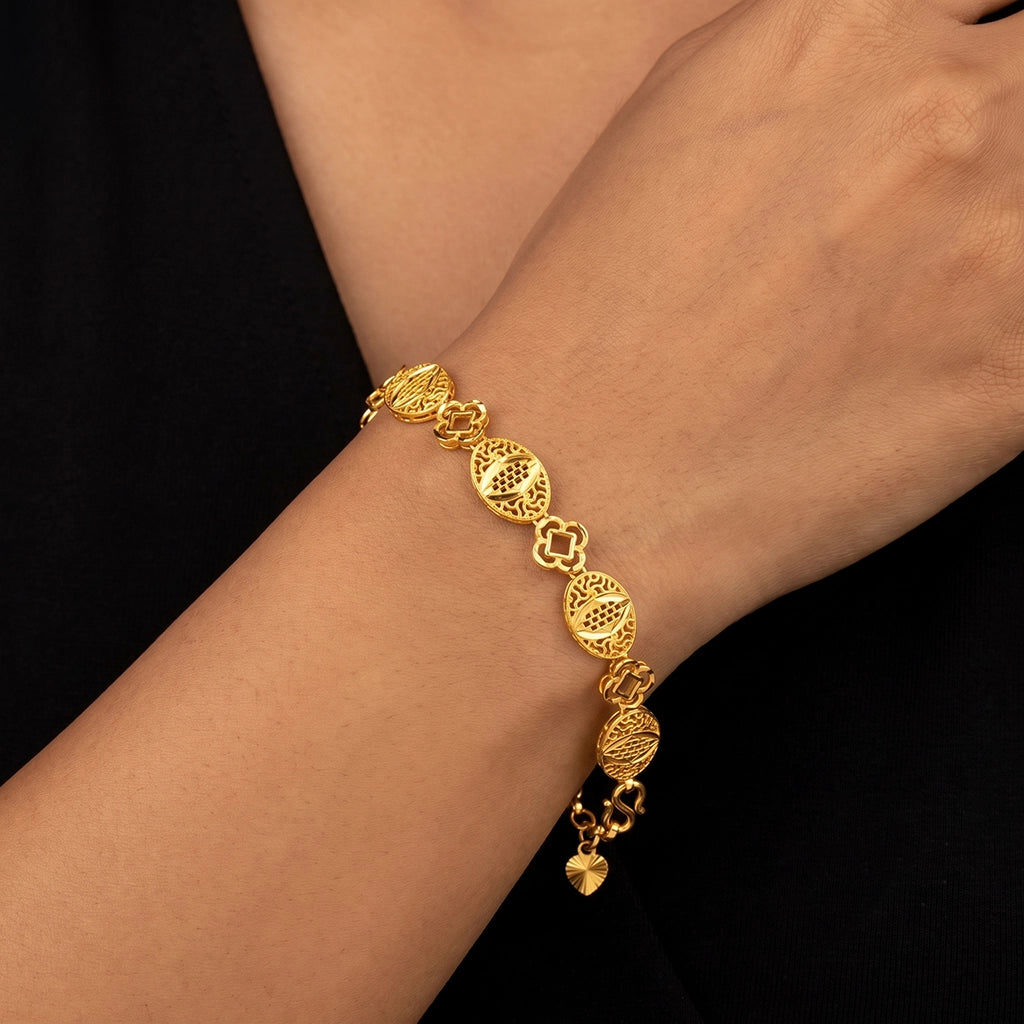Oval Lattice Clover Link Bracelet Gold Layered