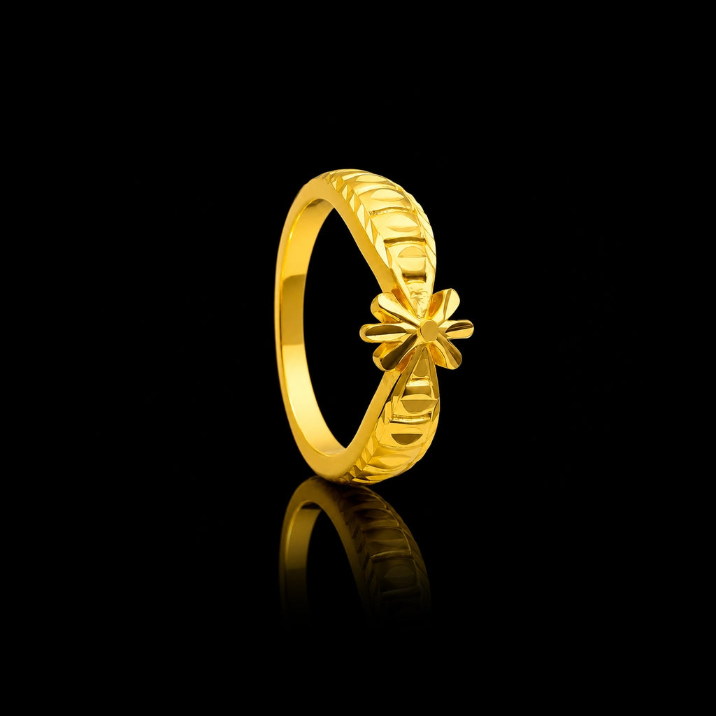 Bloom Bee Ribbed Band Ring Gold Layered