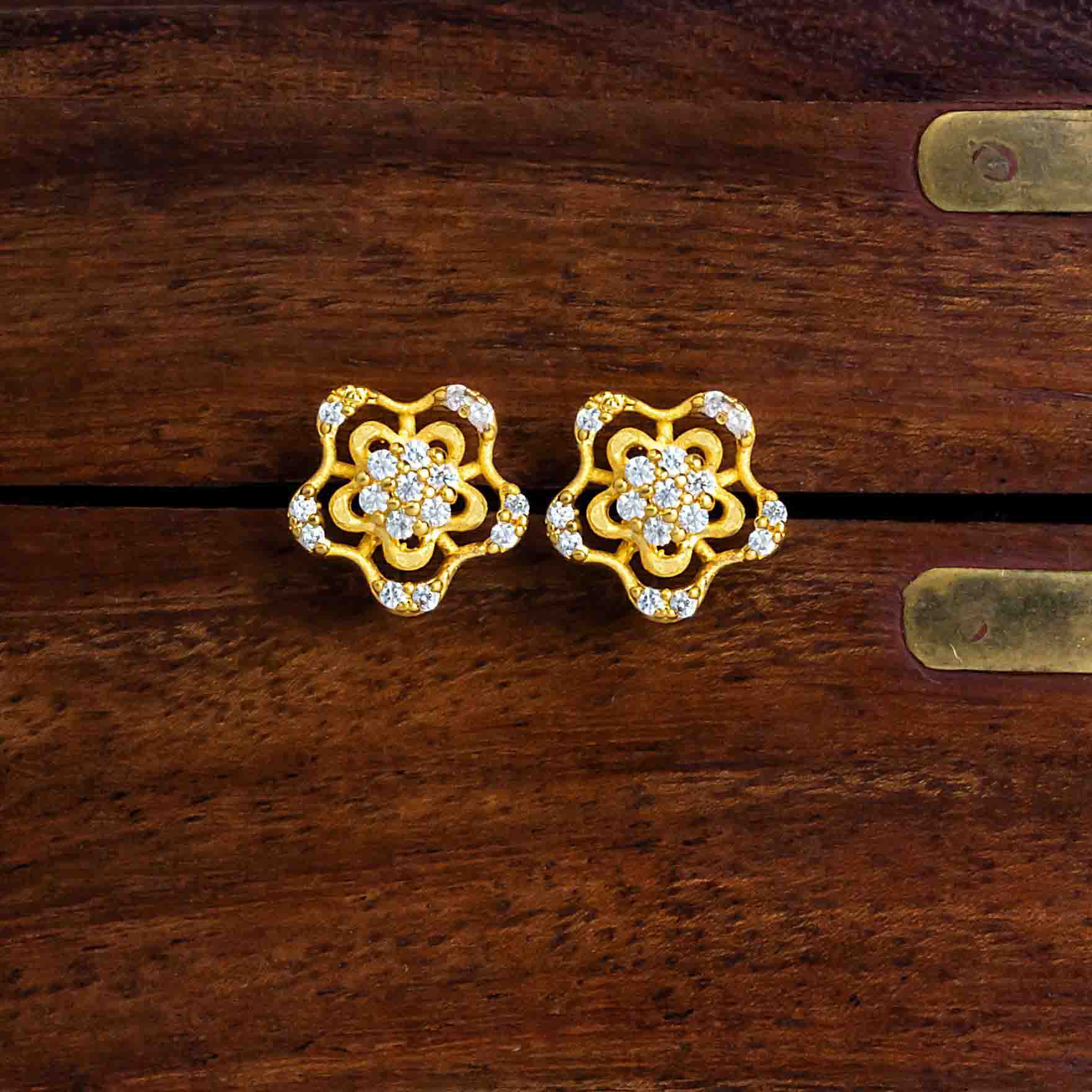 Stunning Flower Shaped Ad Stone Gold Earring